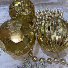 Load image into Gallery viewer, Mercury Finish Gold Baubles
