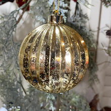 Load image into Gallery viewer, Mercury Finish Gold Baubles
